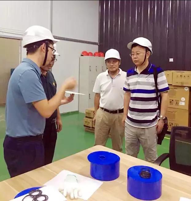 中石油西南油氣田分公司、中石油川慶鉆探公司、長(zhǎng)江大學(xué)領(lǐng)導(dǎo)和專家來(lái)我司考察調(diào)研