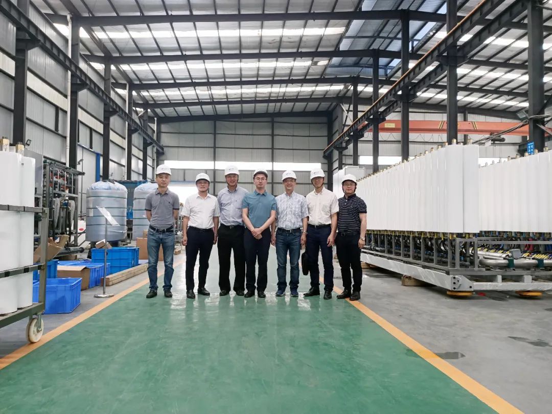 上海水合環(huán)境工程有限公司領(lǐng)導(dǎo)蒞臨碩特環(huán)?？疾旖涣?/></div>
      <div   id=