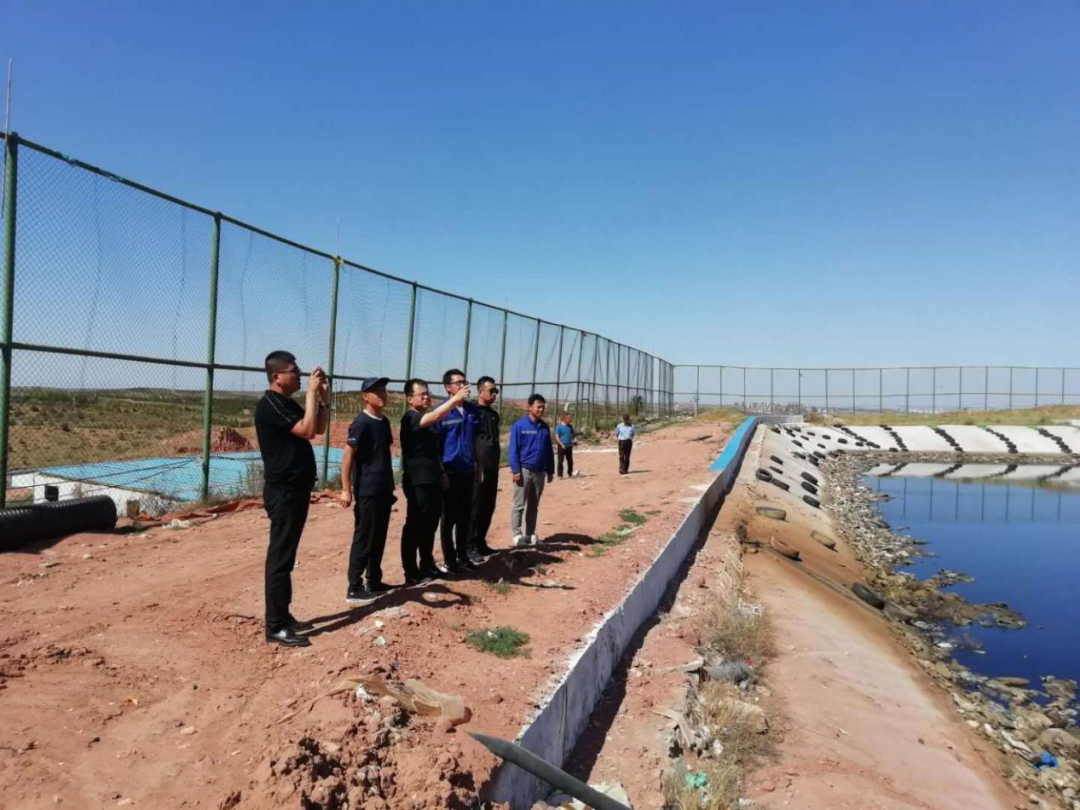 內(nèi)蒙環(huán)投呂總陪同康巴什區(qū)公用局局長及環(huán)保局各領(lǐng)導(dǎo)蒞臨碩特環(huán)?？蛋褪矃^(qū)項(xiàng)目現(xiàn)場考察