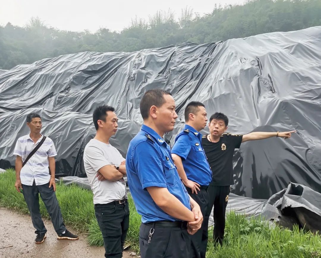 犍為縣綜合行政執(zhí)法局領(lǐng)導(dǎo)蒞臨碩特環(huán)保項目現(xiàn)場指導(dǎo)工作