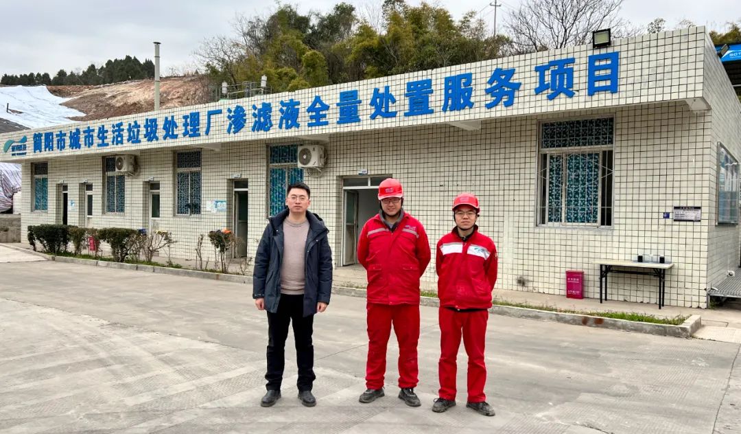 穿上“紅裝”，為平安站崗